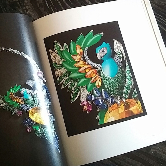 VAN CLEEF and ARPELS - large coffee table book - Picture 6 of 10